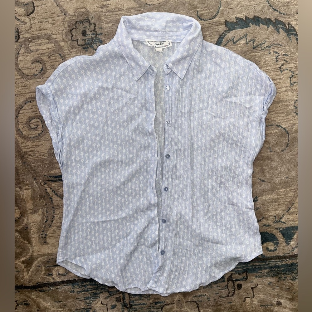 Sz large womens Hippie Rose button up casual flowy top. Baby blue white flowers